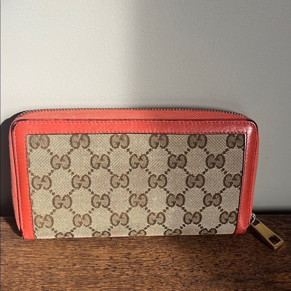 Gucci Beige and Orange Monogram Zip Wallet - Picture 2 of 12